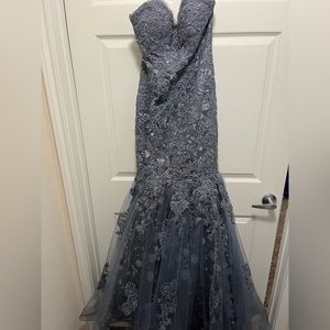 Sequined mermaid grey prom dress with no straps & has a floral design